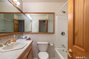 105 Bear Paw Rd, Bridgeport, CT 06606 - Photo 18