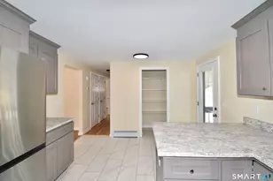 51 Oakwood St, Enfield, CT 06082 - Photo 10