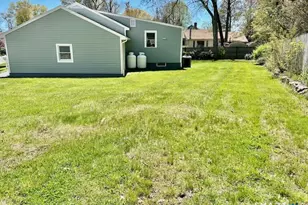 25 Suzanne Cir, Fairfield, CT 06824 - Photo 16