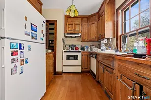 12 Bank St, Groton, CT 06355 - Photo 6