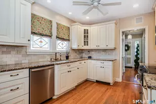 469 Fern St, West Hartford, CT 06107 - Photo 16