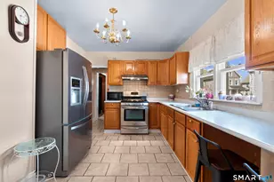38 Walnut St, West Haven, CT 06516 - Photo 2