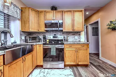 610 Wilmot Avenue #4, Bridgeport, CT 06607 - Photo 2