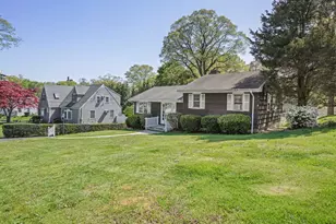 47 Lewis Dr, Fairfield, CT 06825 - Photo 2