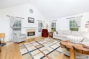 54 Elizabeth Cir, Newtown, CT 06482 - Photo 4