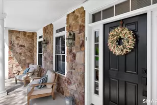 4 Spy Glass Cir, Bloomfield, CT 06002 - Photo 2