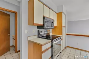14 Staffordshire Common Dr, Wallingford, CT 06492 - Photo 4