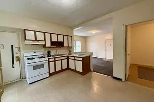 132 Locust St, Waterbury, CT 06704 - Photo 2