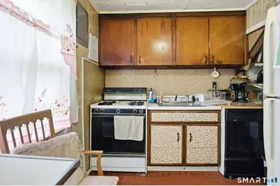 71 Cupheag Crescent, Stratford, CT 06614 - Photo 4