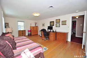 64 Mohegan Dr, West Hartford, CT 06117 - Photo 24