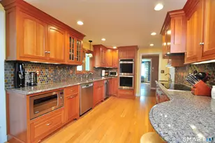 64 Mohegan Dr, West Hartford, CT 06117 - Photo 12