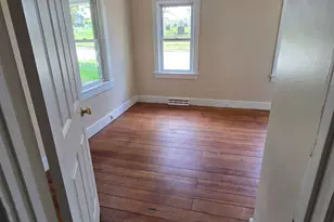22 Lakeview St, East Hampton, CT 06424 - Photo 4