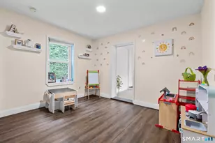 11 Barmore Dr W, Stamford, CT 06905 - Photo 10