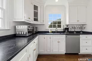 33 Fairview Ave, Darien, CT 06820 - Photo 12