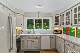 18 Gelding Hill Rd, Newtown, CT 06482 - Photo 6