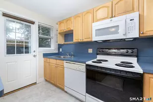 47 Arnold Way, West Hartford, CT 06119 - Photo 8
