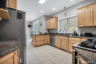 17 Carriage Ln, Woodbury, CT 06798 - Photo 10