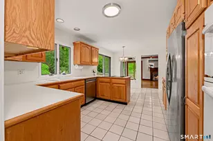 18 Kreiner Ln, Norwalk, CT 06850 - Photo 12
