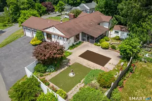 10 Horseshoe Dr, Danbury, CT 06811 - Photo 4