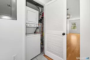 17 Dolsen Pl, Stamford, CT 06901 - Photo 10