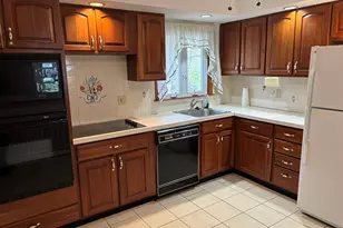 13 Robin Dr, East Haven, CT 06513 - Photo 8