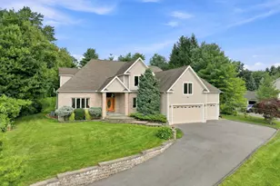 44 Chippenwood Ln, Bristol, CT 06010 - Photo 2