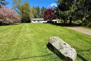 43 Bethwood Ln, Woodbury, CT 06798 - Photo 2
