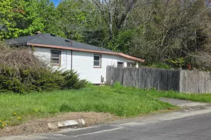 23 Dan Parker Dr, Waterbury, CT 06704 - Photo 6