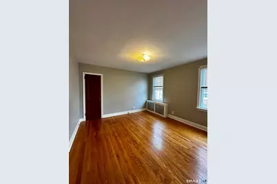 124 Harborview Avenue, Bridgeport, CT 06605 - Photo 8