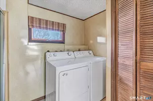 3850 Old Town Rd, Bridgeport, CT 06606 - Photo 18