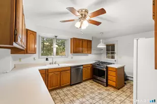 537 George Washington Rd, Enfield, CT 06082 - Photo 8