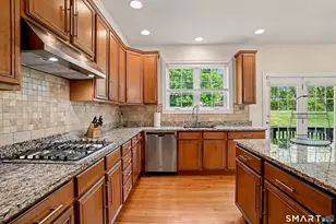 4 Poppy Ln, Wallingford, CT 06492 - Photo 12