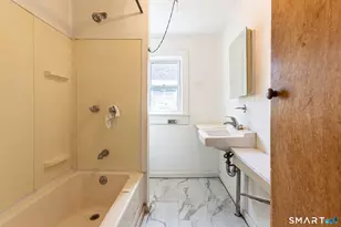 71 Blackhall St, New London, CT 06320 - Photo 16