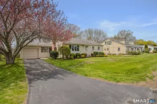 4 Champlin Hill Ct, East Lyme, CT 06357 - Photo 1