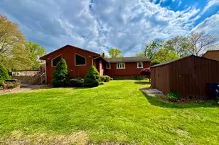 22 Larkspur Dr, Trumbull, CT 06611 - Photo 4