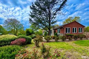 22 Larkspur Dr, Trumbull, CT 06611 - Photo 2