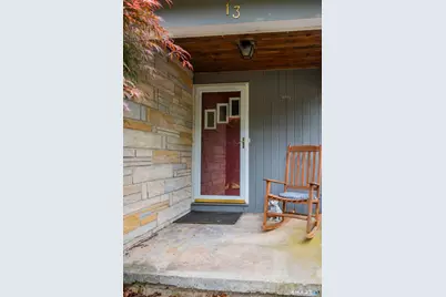 13 Jackson Street, Avon, CT 06001 - Photo 2