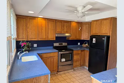 133 East Eaton Street, Bridgeport, CT 06604 - Photo 2