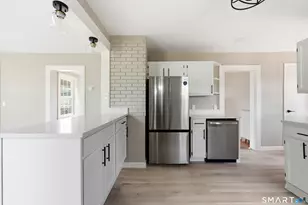 82 West St, Simsbury, CT 06070 - Photo 2