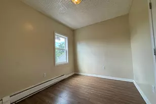 38 Green St, Waterbury, CT 06708 - Photo 12