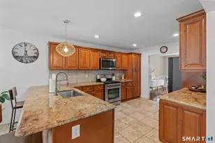45 Maybrook Rd, Waterbury, CT 06708 - Photo 8