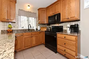 31 N Maple St, East Hampton, CT 06424 - Photo 8