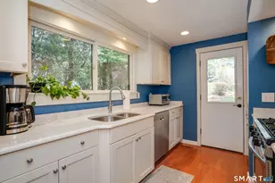3 Jay Ct, Avon, CT 06001 - Photo 10