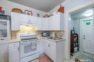 192 Knickerbocker Ave, Stamford, CT 06907 - Photo 10