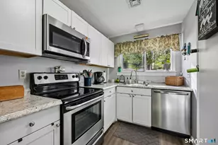 65 Perry St, Putnam, CT 06260 - Photo 8
