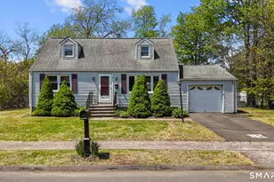 4 Bowen Rd, North Haven, CT 06473 - Photo 2