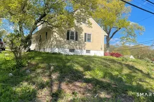 310 Douglas St, Bridgeport, CT 06606 - Photo 4