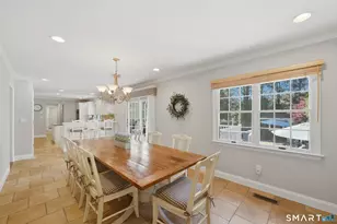 33 Club Cir, Stamford, CT 06905 - Photo 10