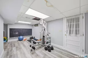 33 Club Cir, Stamford, CT 06905 - Photo 32