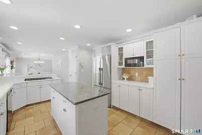 33 Club Circle, Stamford, CT 06905 - Photo 8